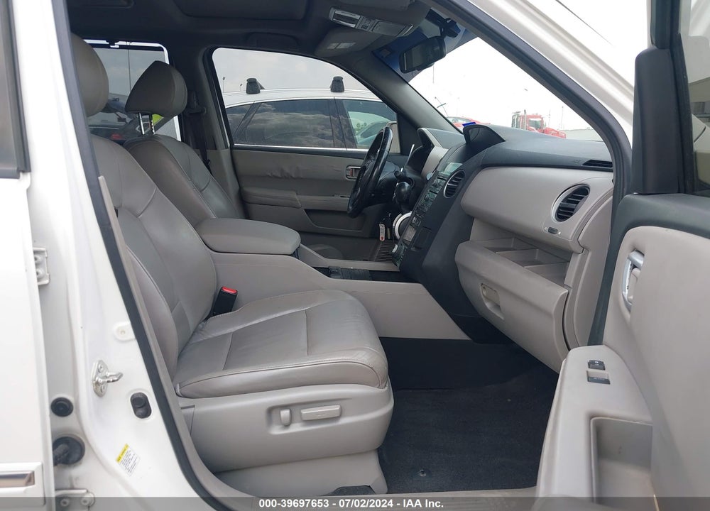 2011 HONDA PILOT TOURING VIN: 5FNYF3H91BB021062
