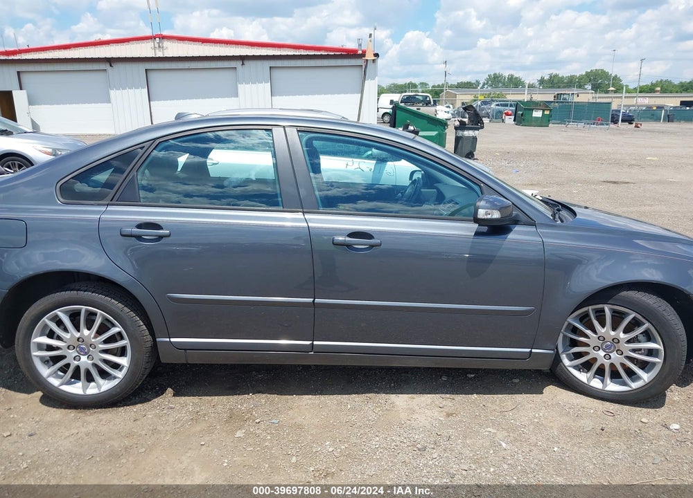 2009 VOLVO S40 2.4I VIN: YV1MS390492461990