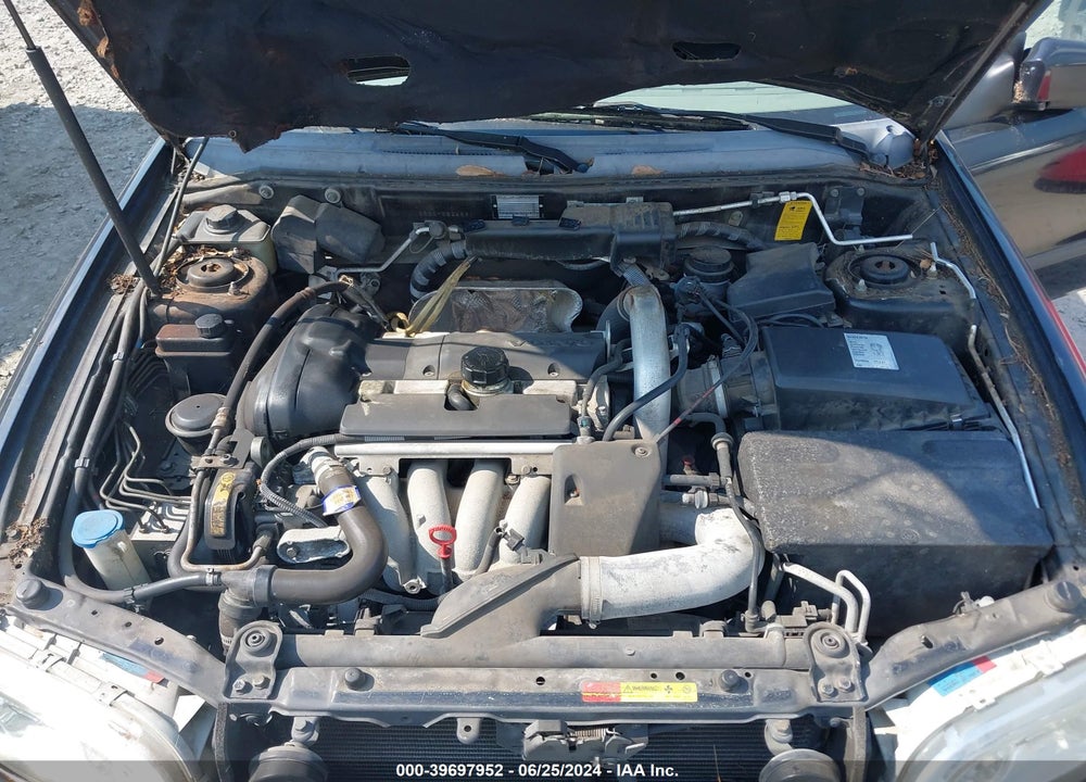 2002 VOLVO V40 A VIN: YV1VW295X2F852865