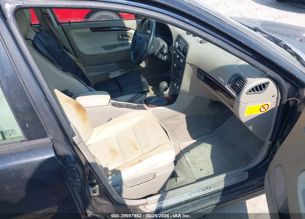 2002 VOLVO V40 A VIN: YV1VW295X2F852865