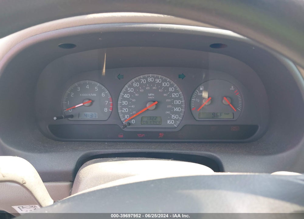 2002 VOLVO V40 A VIN: YV1VW295X2F852865