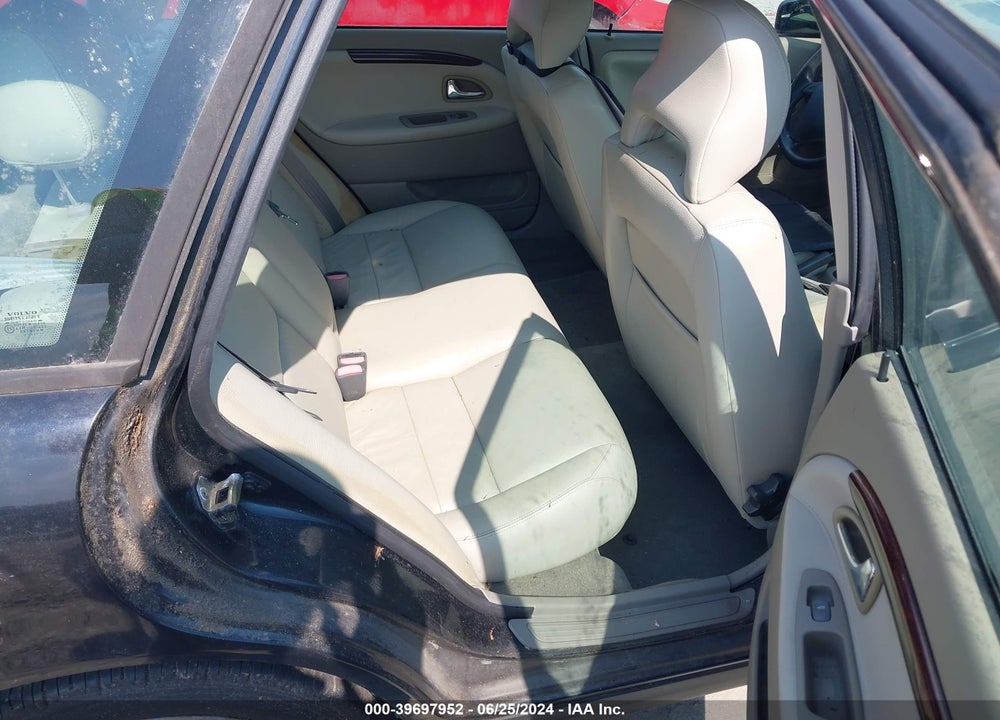2002 VOLVO V40 A VIN: YV1VW295X2F852865