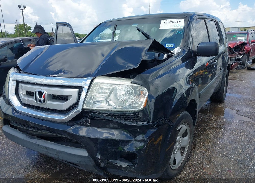 2011 HONDA PILOT LX VIN: 5FNYF4H21BB014427