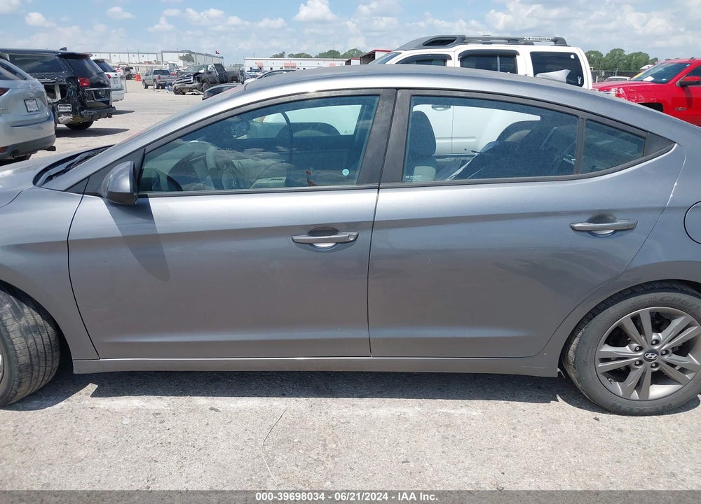 2018 HYUNDAI ELANTRA SEL VIN: 5NPD84LF8JH244162