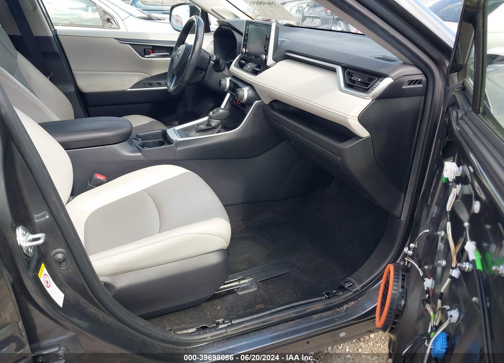 2019 TOYOTA RAV4 VIN: JTMC1RFV1KD507213