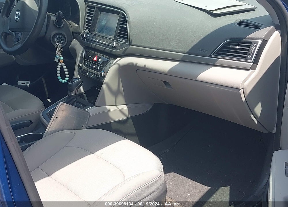 2018 HYUNDAI ELANTRA SE VIN: 5NPD74LF7JH390233