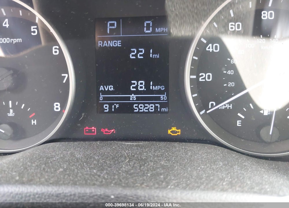 2018 HYUNDAI ELANTRA SE VIN: 5NPD74LF7JH390233