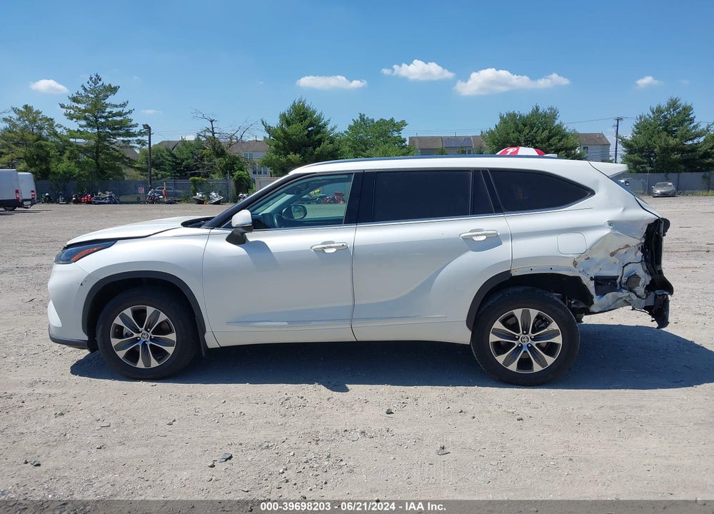 2021 TOYOTA HIGHLANDER XLE VIN: 5TDGZRBH7MS138049