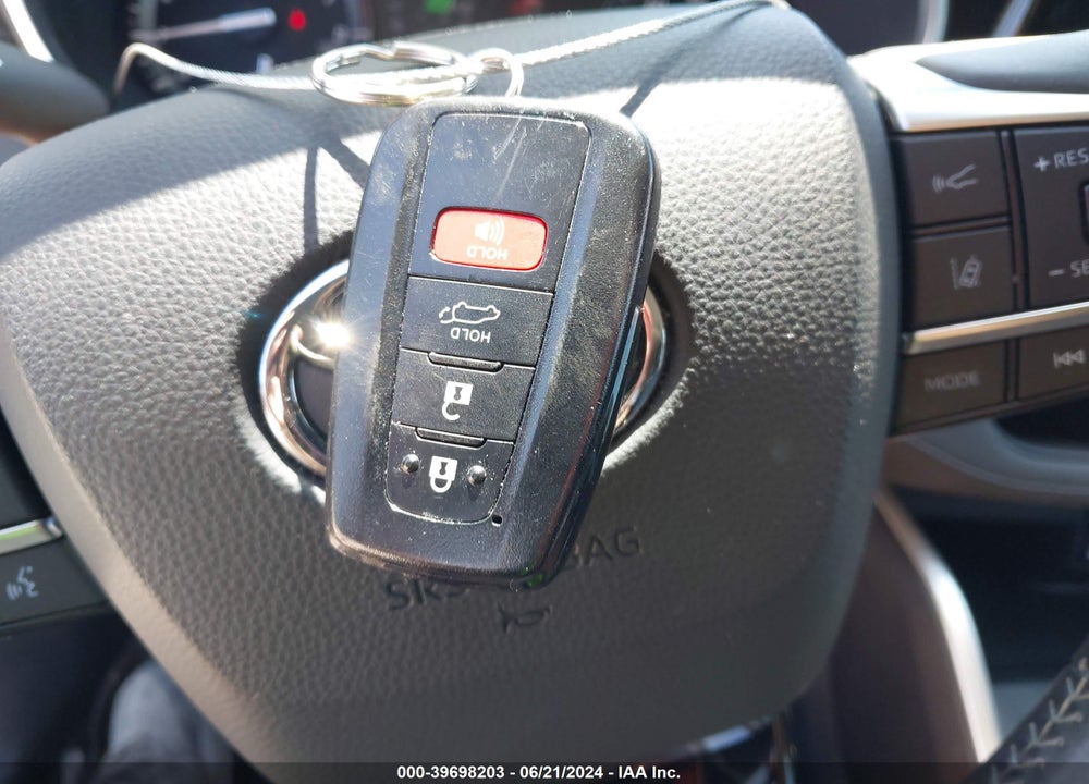 2021 TOYOTA HIGHLANDER XLE VIN: 5TDGZRBH7MS138049