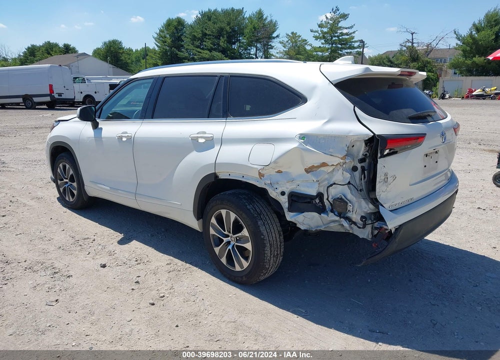 2021 TOYOTA HIGHLANDER XLE VIN: 5TDGZRBH7MS138049