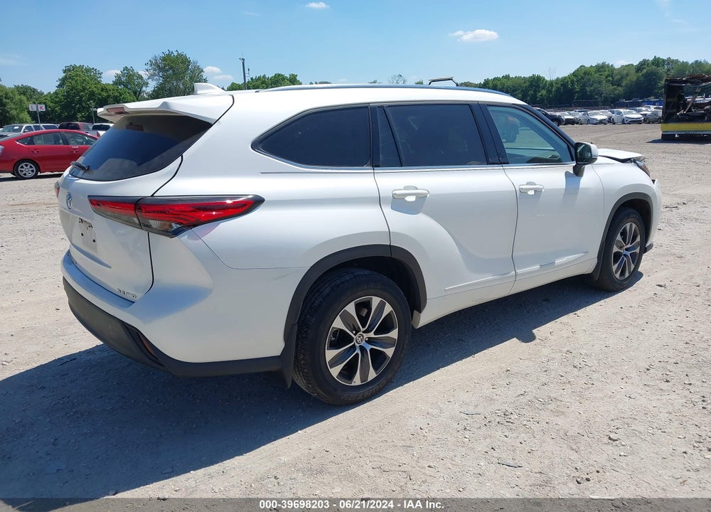 2021 TOYOTA HIGHLANDER XLE VIN: 5TDGZRBH7MS138049