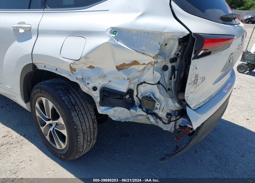 2021 TOYOTA HIGHLANDER XLE VIN: 5TDGZRBH7MS138049