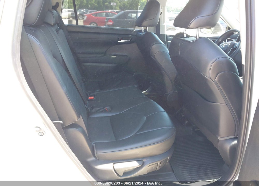 2021 TOYOTA HIGHLANDER XLE VIN: 5TDGZRBH7MS138049