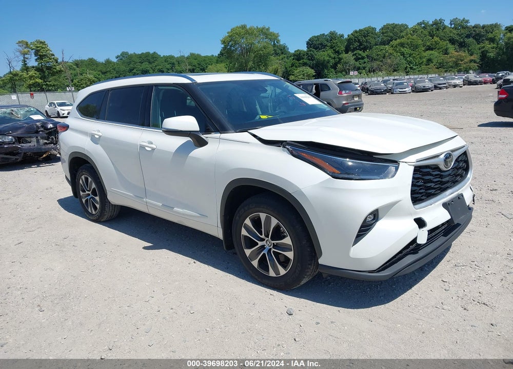 2021 TOYOTA HIGHLANDER XLE VIN: 5TDGZRBH7MS138049