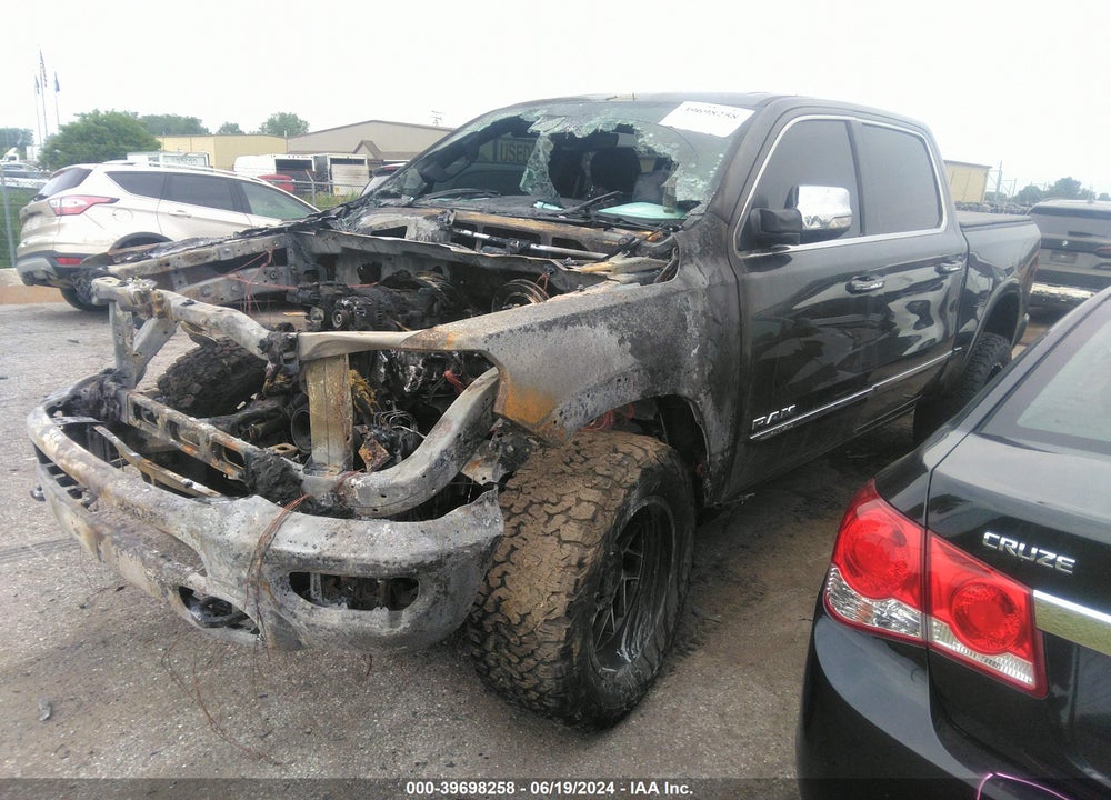 2019 RAM 1500 LIMITED 4X4 5'7 BOX VIN: 1C6SRFHT3KN557756