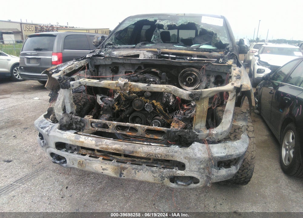 2019 RAM 1500 LIMITED 4X4 5'7 BOX VIN: 1C6SRFHT3KN557756