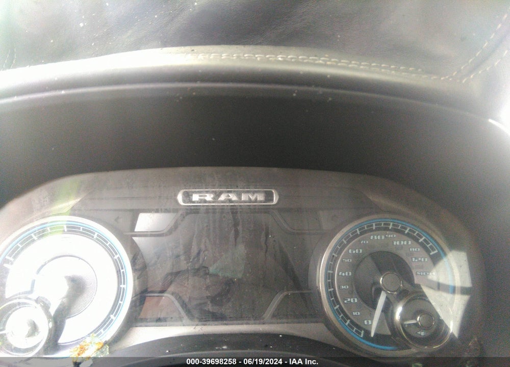2019 RAM 1500 LIMITED 4X4 5'7 BOX VIN: 1C6SRFHT3KN557756