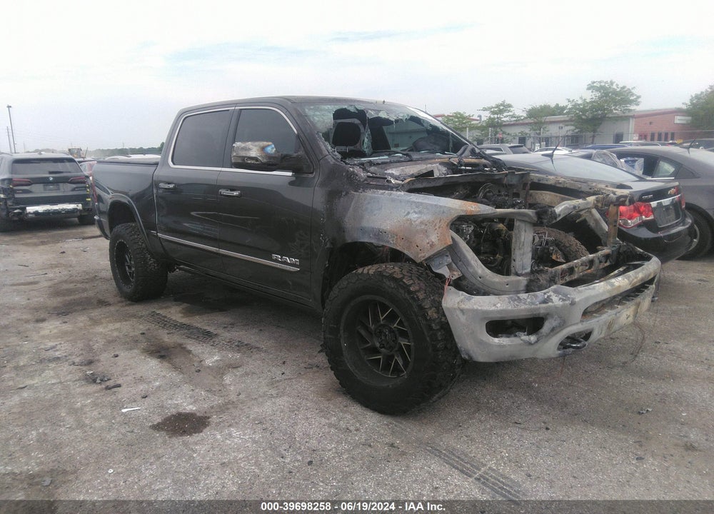 2019 RAM 1500 LIMITED 4X4 5'7 BOX VIN: 1C6SRFHT3KN557756