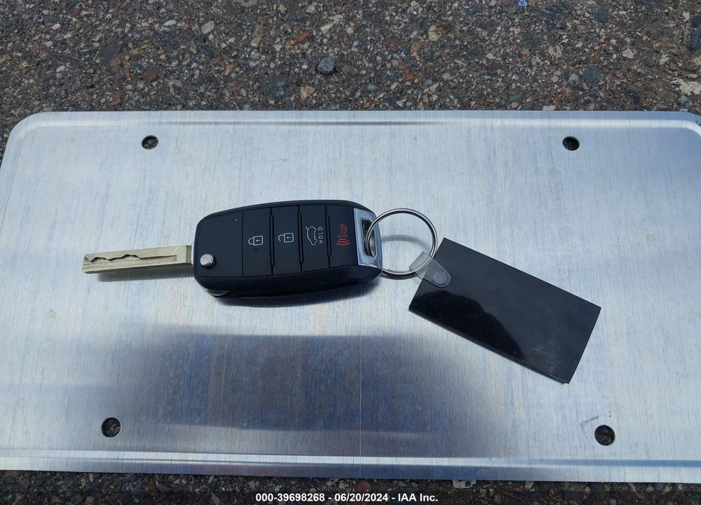 2019 KIA SORENTO 3.3L LX VIN: 5XYPGDA52KG566623