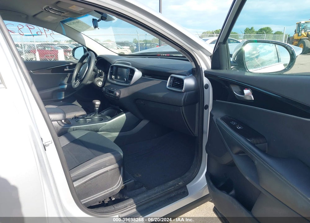 2019 KIA SORENTO 3.3L LX VIN: 5XYPGDA52KG566623