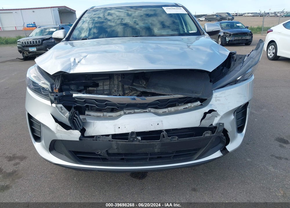 2019 KIA SORENTO 3.3L LX VIN: 5XYPGDA52KG566623