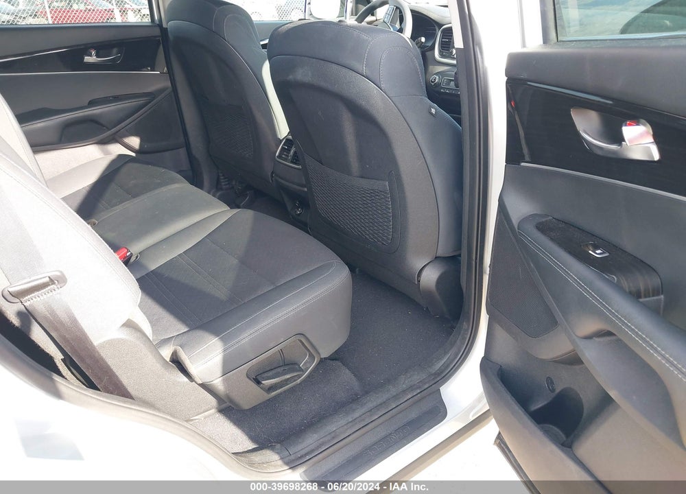 2019 KIA SORENTO 3.3L LX VIN: 5XYPGDA52KG566623