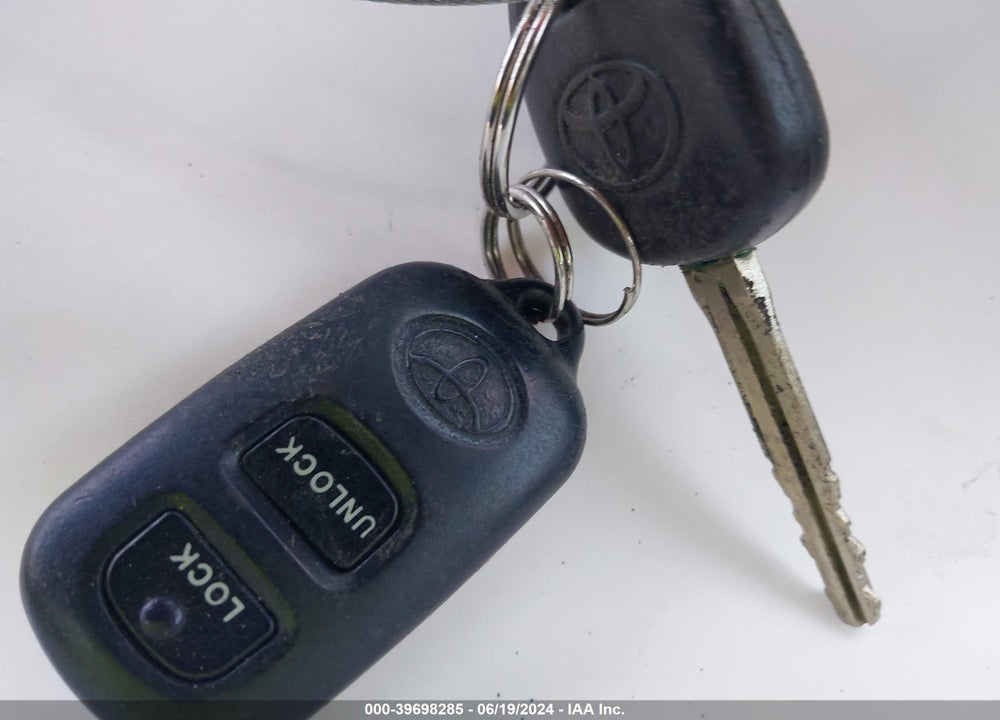 2006 TOYOTA COROLLA LE VIN: 1NXBR32E06Z615282