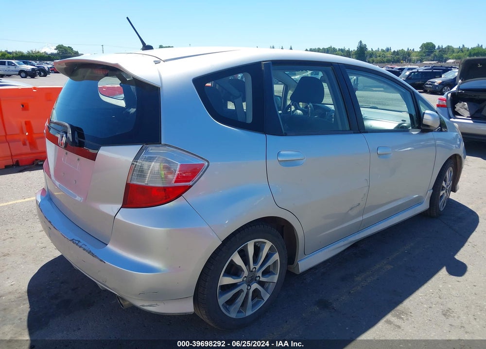 2013 HONDA FIT SPORT VIN: JHMGE8H50DC009766