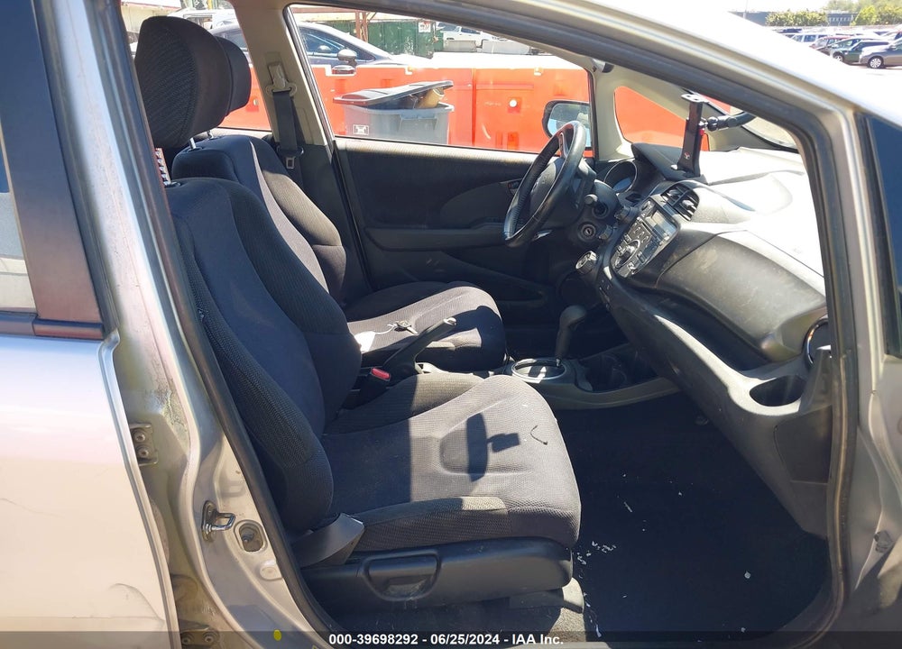 2013 HONDA FIT SPORT VIN: JHMGE8H50DC009766