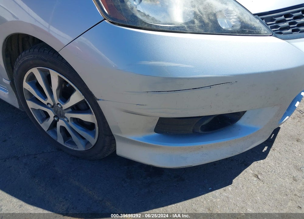 2013 HONDA FIT SPORT VIN: JHMGE8H50DC009766