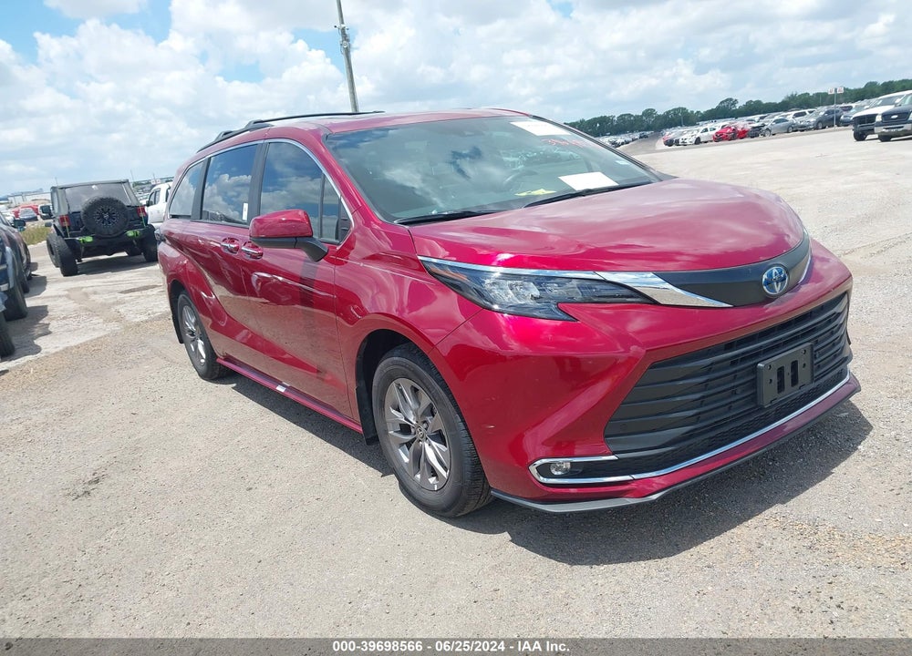 2024 TOYOTA SIENNA XLE VIN: 5TDYRKEC1RS184656