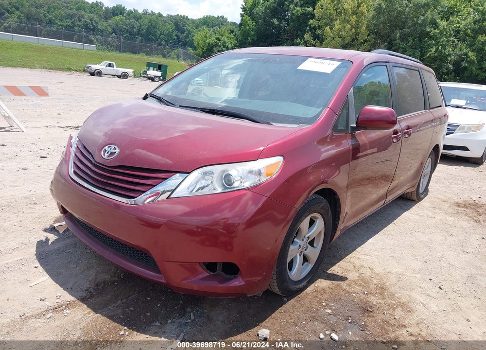 2015 TOYOTA SIENNA LE 8 PASSENGER VIN: 5TDKK3DCXFS560526