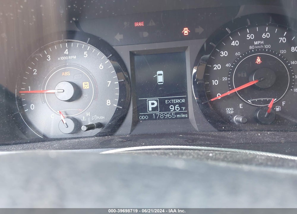 2015 TOYOTA SIENNA LE 8 PASSENGER VIN: 5TDKK3DCXFS560526