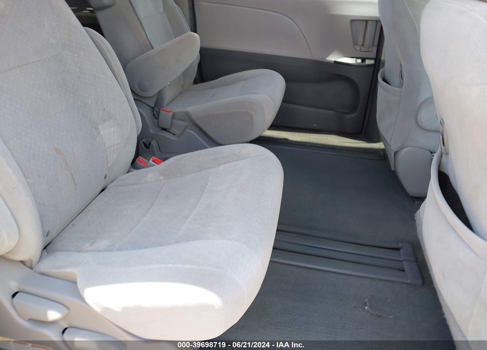 2015 TOYOTA SIENNA LE 8 PASSENGER VIN: 5TDKK3DCXFS560526