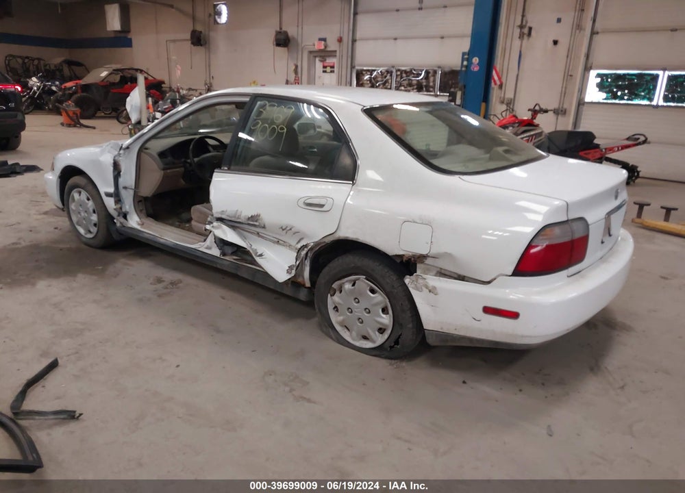 1997 HONDA ACCORD LX VIN: 1HGCD5538VA202797