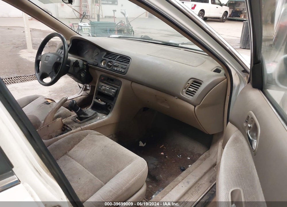 1997 HONDA ACCORD LX VIN: 1HGCD5538VA202797