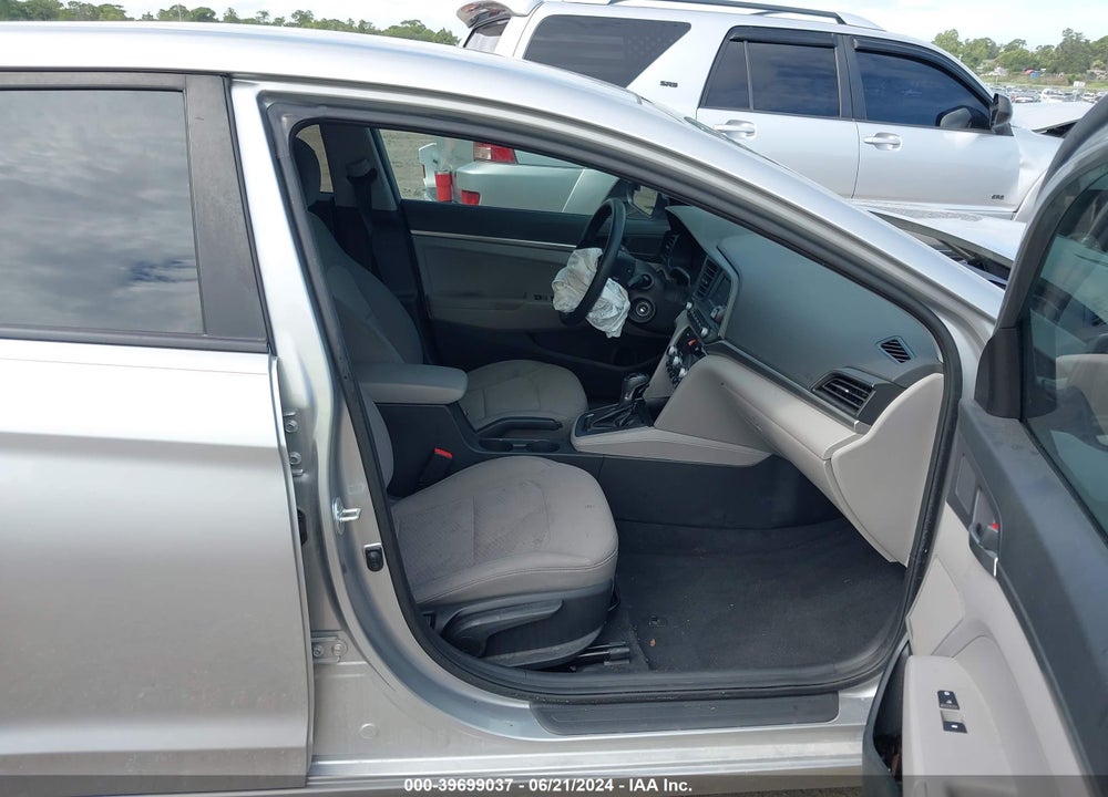 2020 HYUNDAI ELANTRA SE VIN: 5NPD74LF6LH613137