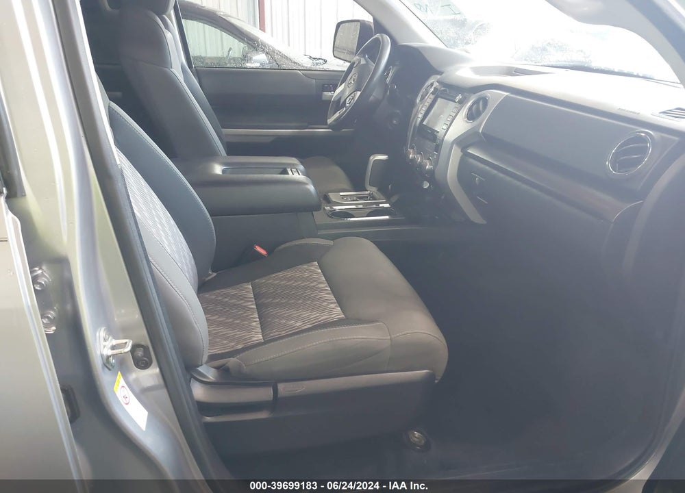 2018 TOYOTA TUNDRA SR5 5.7L V8 VIN: 5TFUY5F1XJX743975