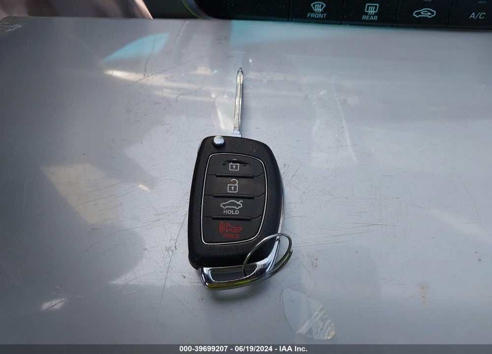 2015 HYUNDAI SONATA SE VIN: 5NPE24AF7FH171740