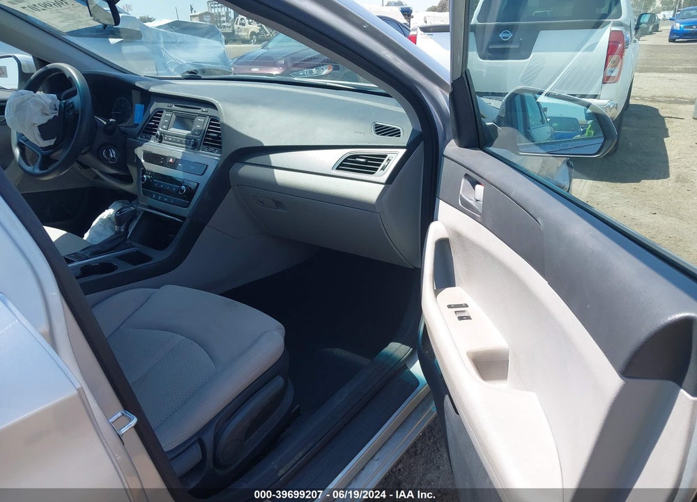 2015 HYUNDAI SONATA SE VIN: 5NPE24AF7FH171740