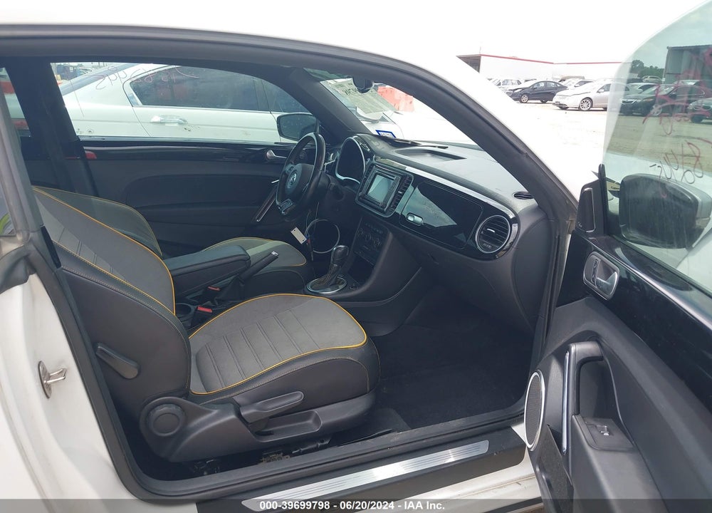 2016 VOLKSWAGEN BEETLE 1.8T DUNE VIN: 3VWS17AT3GM631577