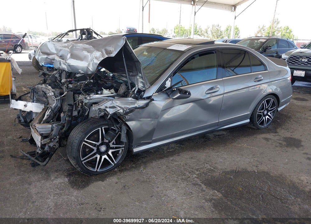 2014 MERCEDES-BENZ C 250 LUXURY/SPORT VIN: WDDGF4HB9EA952402