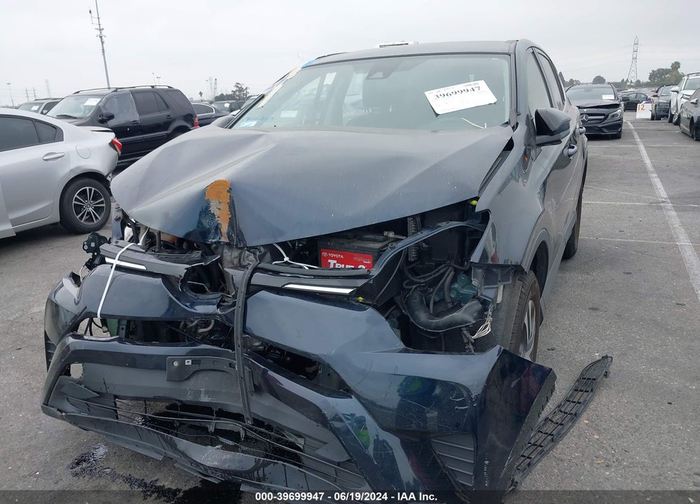 2018 TOYOTA RAV4 LE VIN: JTMBFREVXJJ737881