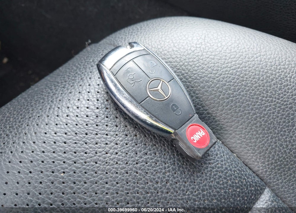 2008 MERCEDES-BENZ C 300 LUXURY/SPORT VIN: WDDGF54XX8R035949