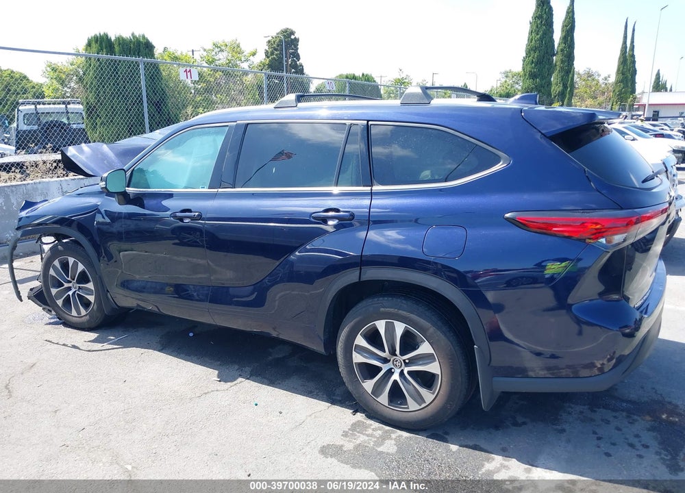 2022 TOYOTA HIGHLANDER XLE VIN: 5TDHZRAH7NS545229