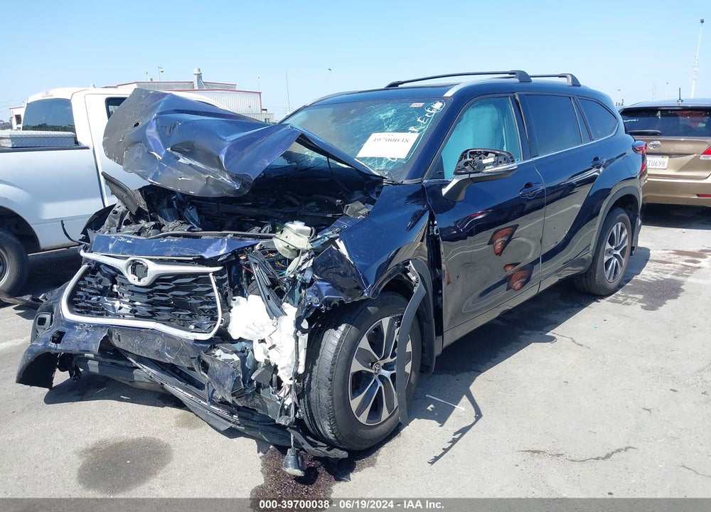 2022 TOYOTA HIGHLANDER XLE VIN: 5TDHZRAH7NS545229