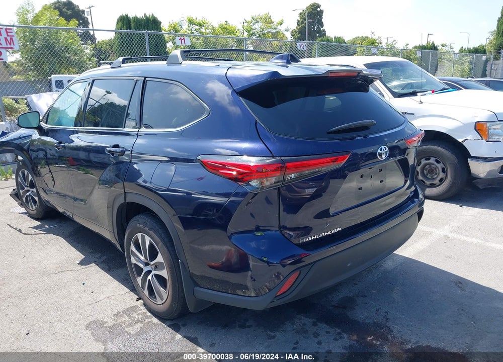 2022 TOYOTA HIGHLANDER XLE VIN: 5TDHZRAH7NS545229