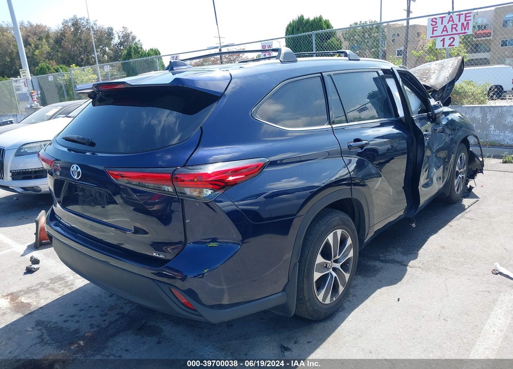 2022 TOYOTA HIGHLANDER XLE VIN: 5TDHZRAH7NS545229