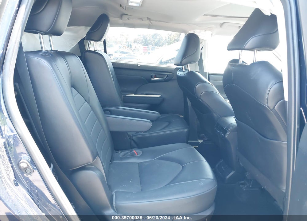 2022 TOYOTA HIGHLANDER XLE VIN: 5TDHZRAH7NS545229