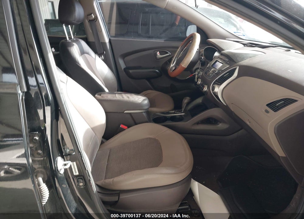 2011 HYUNDAI TUCSON GLS VIN: KM8JU3AC3BU200302
